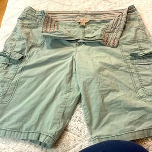Khakis and Company size 16 cargo shorts slightly used